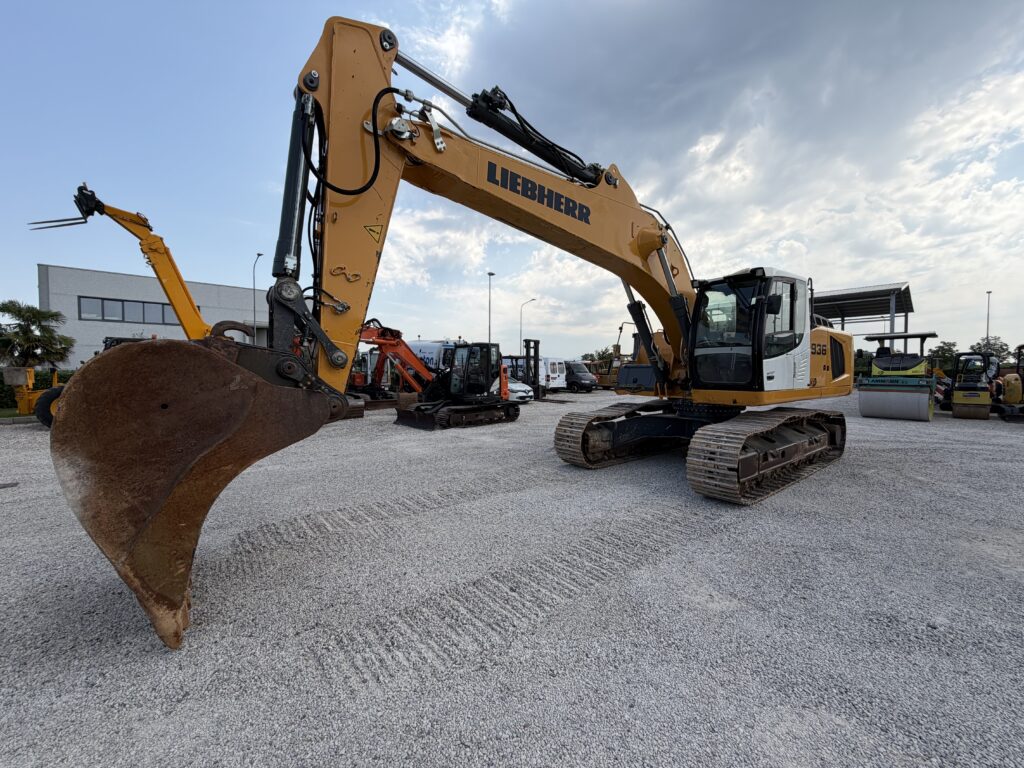 LIEBHERR R936 NLC