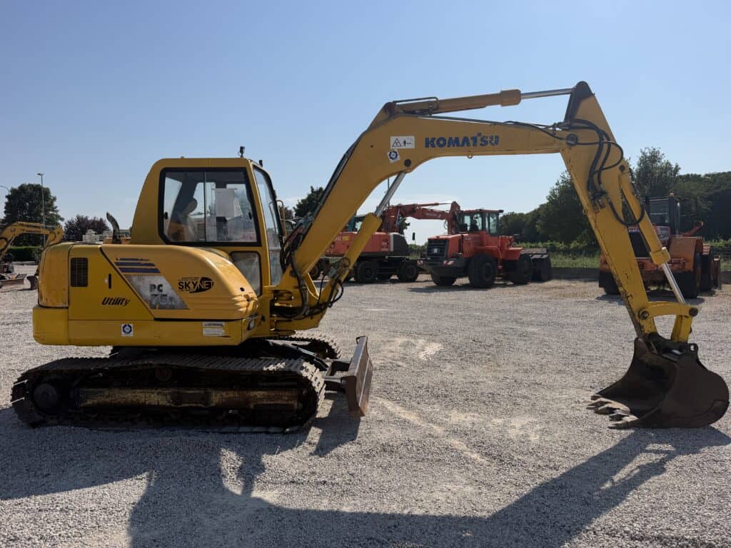 ESCAVATORE CINGOLATO KOMATSU PC 75R