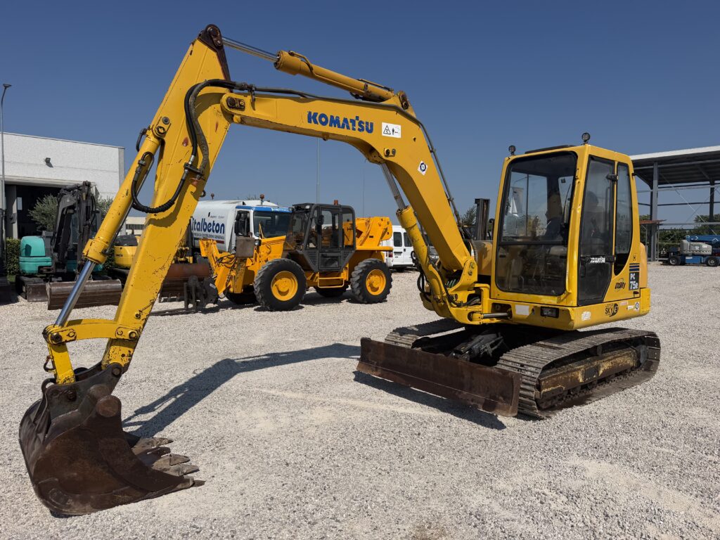 ESCAVATORE CINGOLATO KOMATSU PC 75R