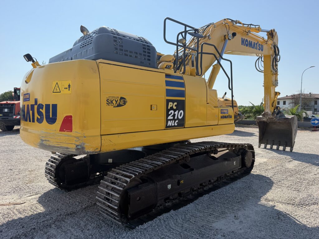 KOMATSU PC210-11E0