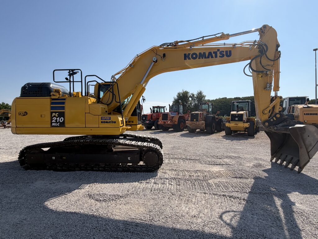 KOMATSU PC210-11E0