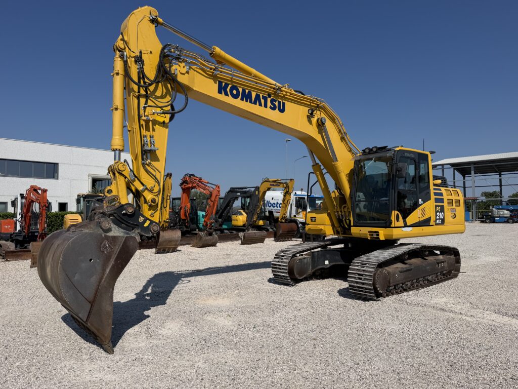 KOMATSU PC210-11E0