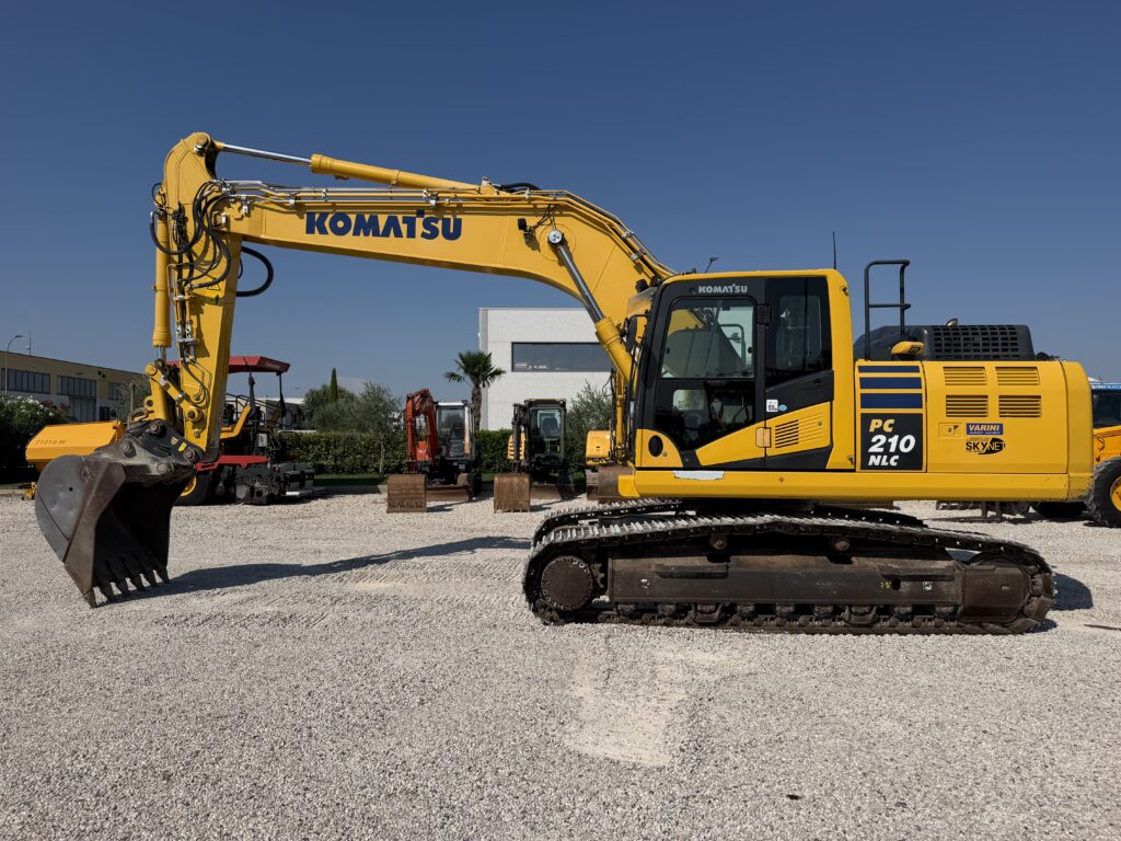 KOMATSU PC210-11E0