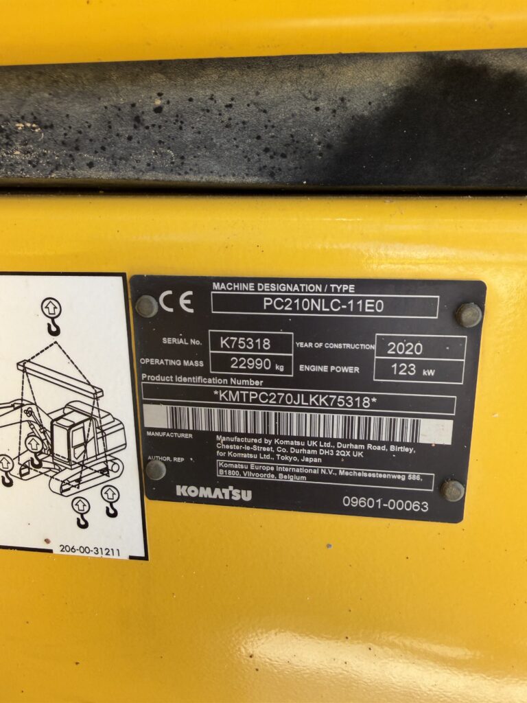 KOMATSU PC210-11E0