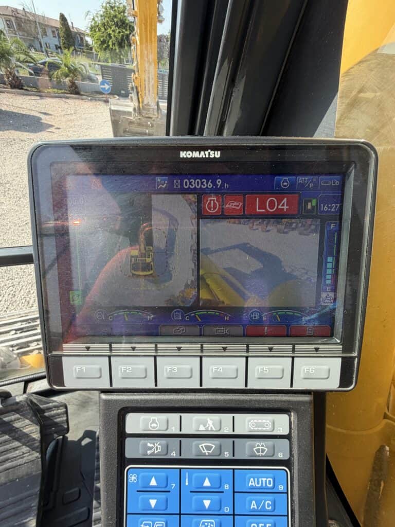 KOMATSU PC210-11E0